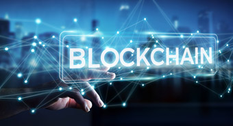 Ilustracja powiązanych bloków w rejestrze blockchain